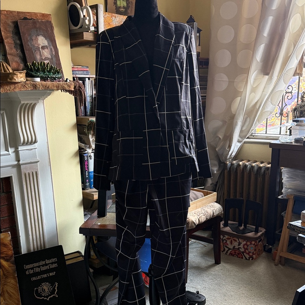 BLACK WHITE AND GREY WOMENS 2 piece suit brand new